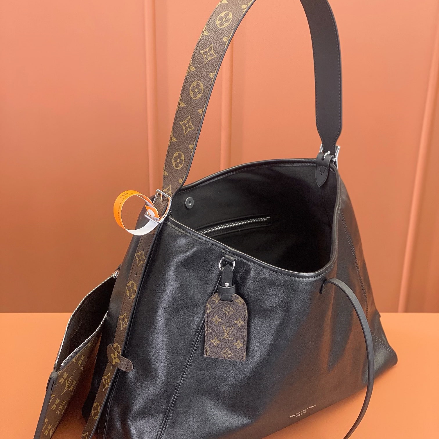 Louis Vuitton CarryallDark M25143