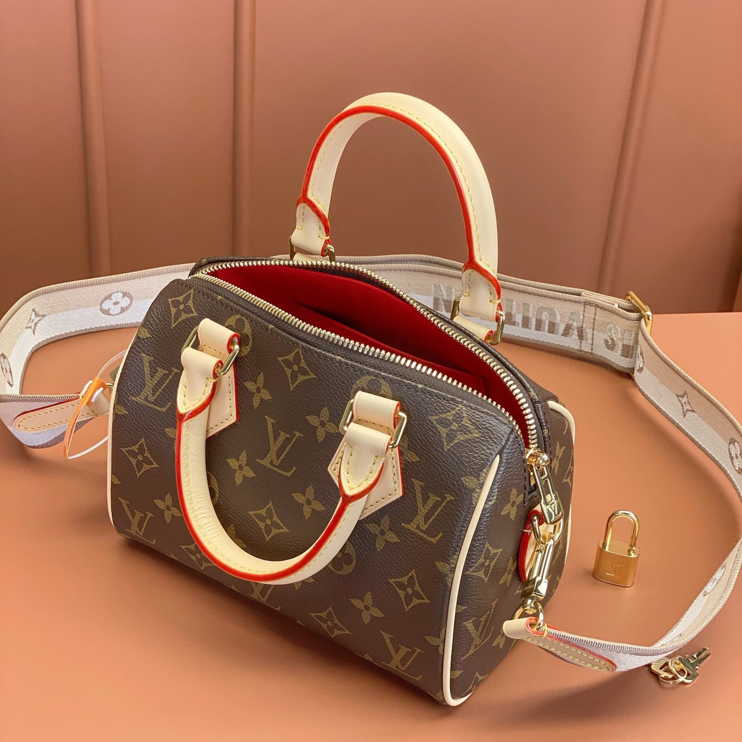 Louis Vuitton SpeedyBandouliere M46222