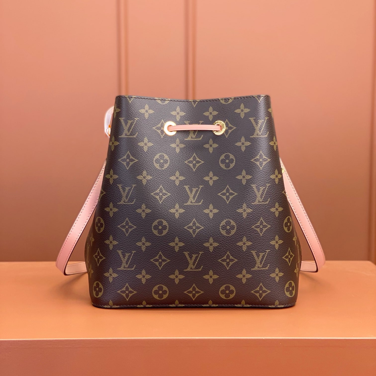 Louis Vuitton Neonoe M44022