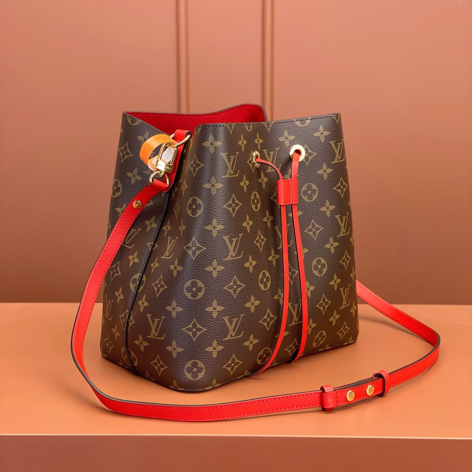 Louis Vuitton Neonoe M44021