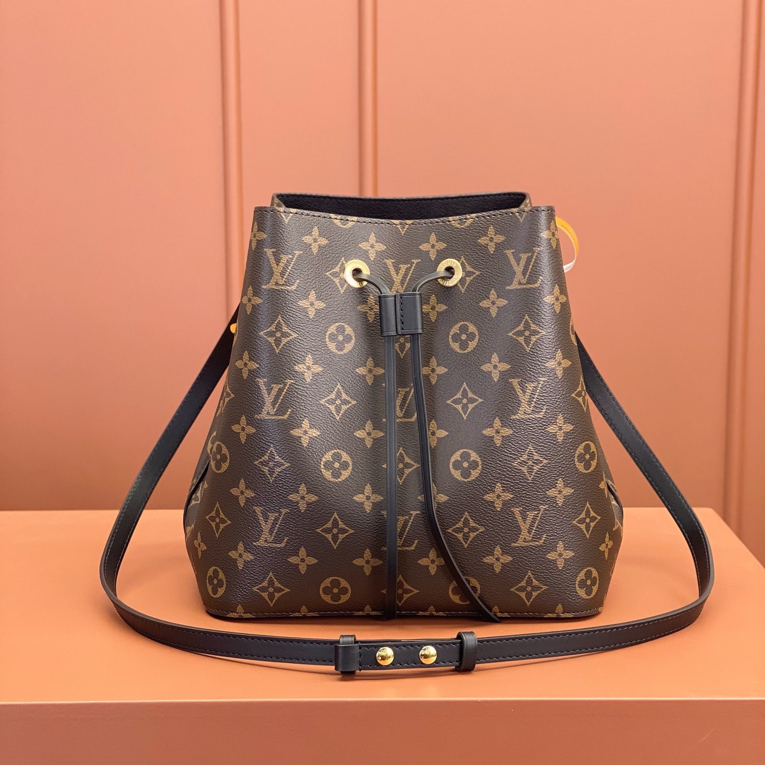 Louis Vuitton Neonoe M44020