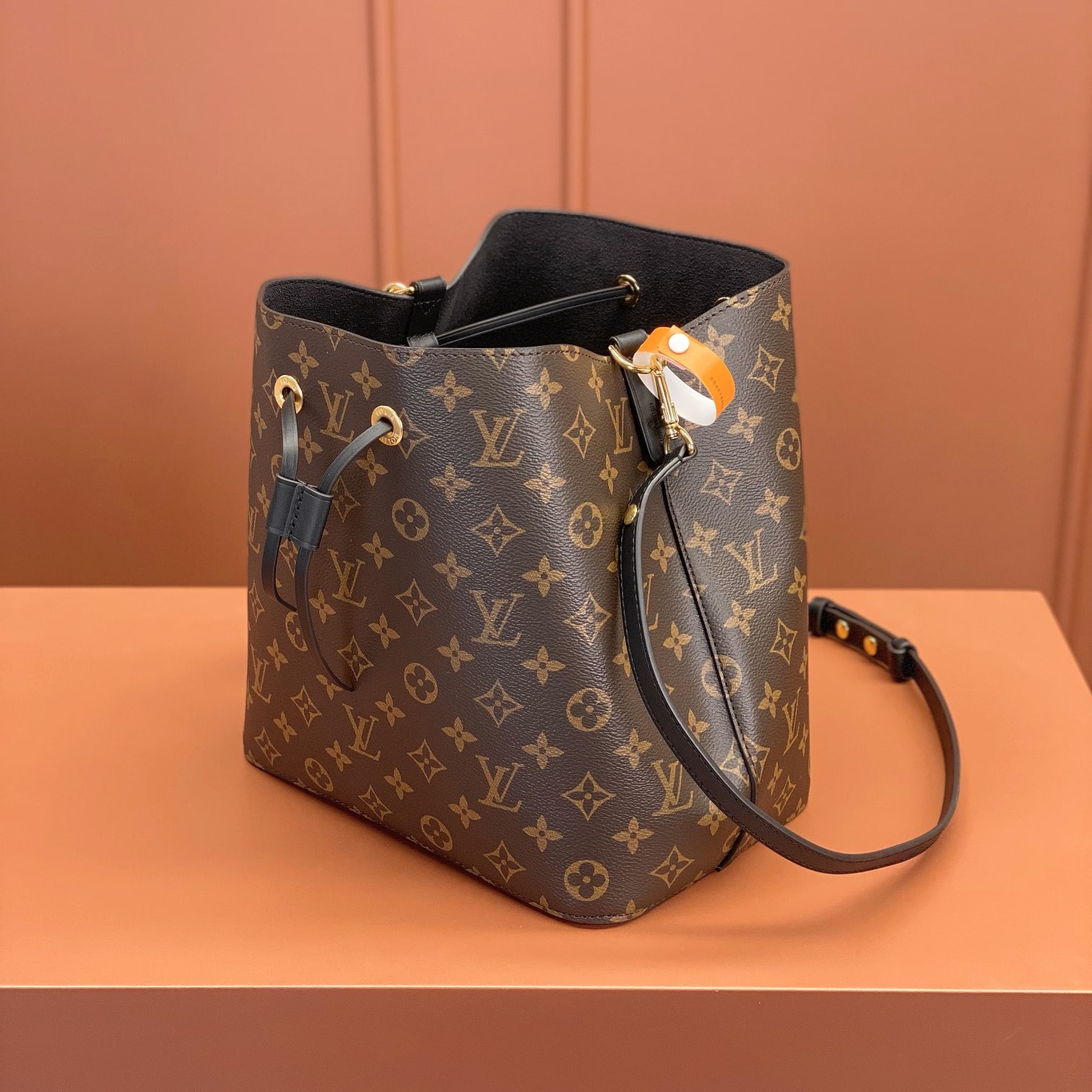 Louis Vuitton Neonoe M44020