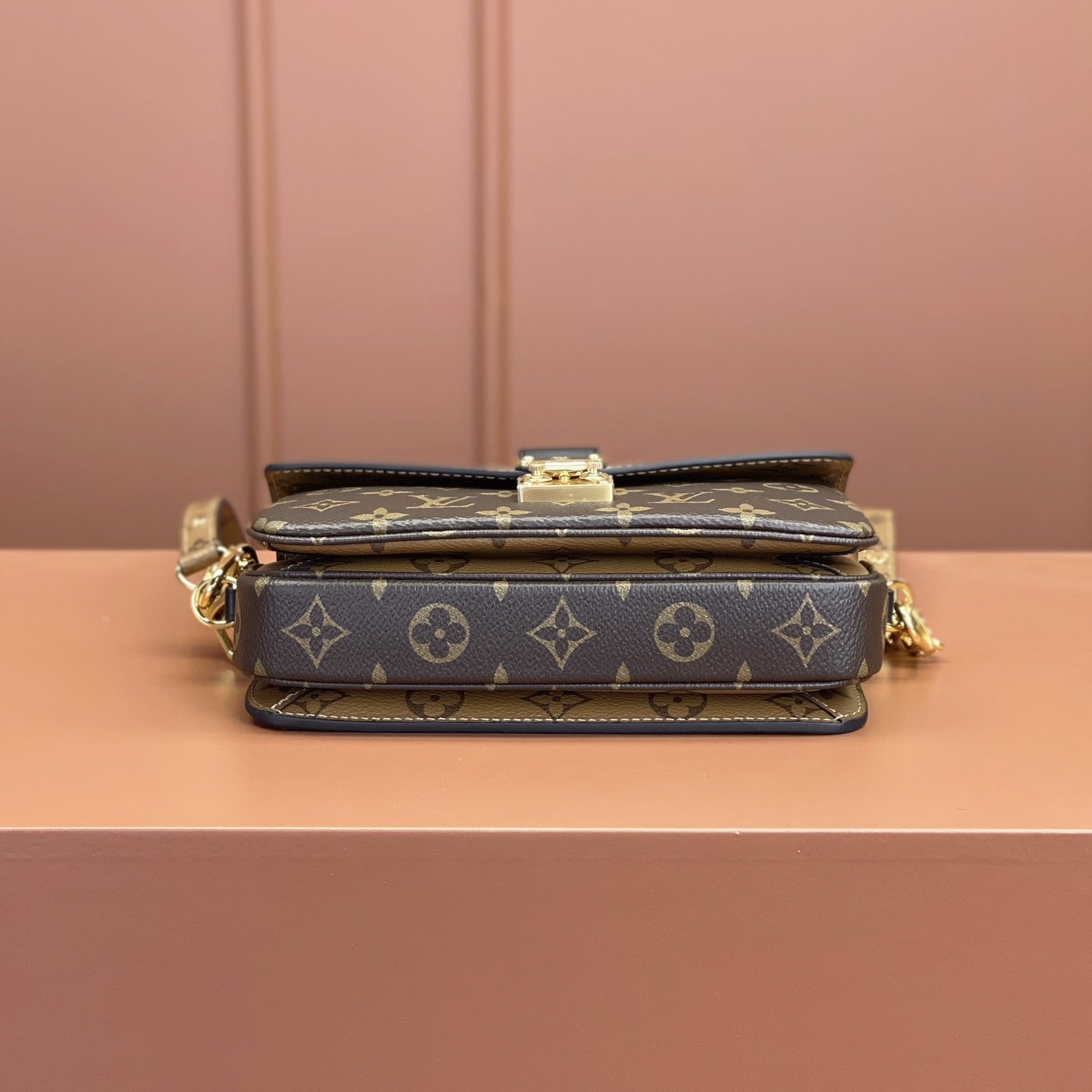 Louis Vuitton PochetteMetisEastWest M46279