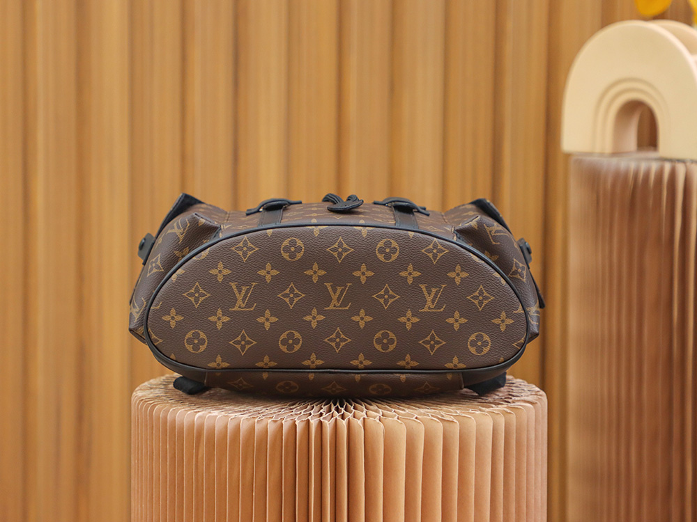 Louis Vuitton Christopher M43735