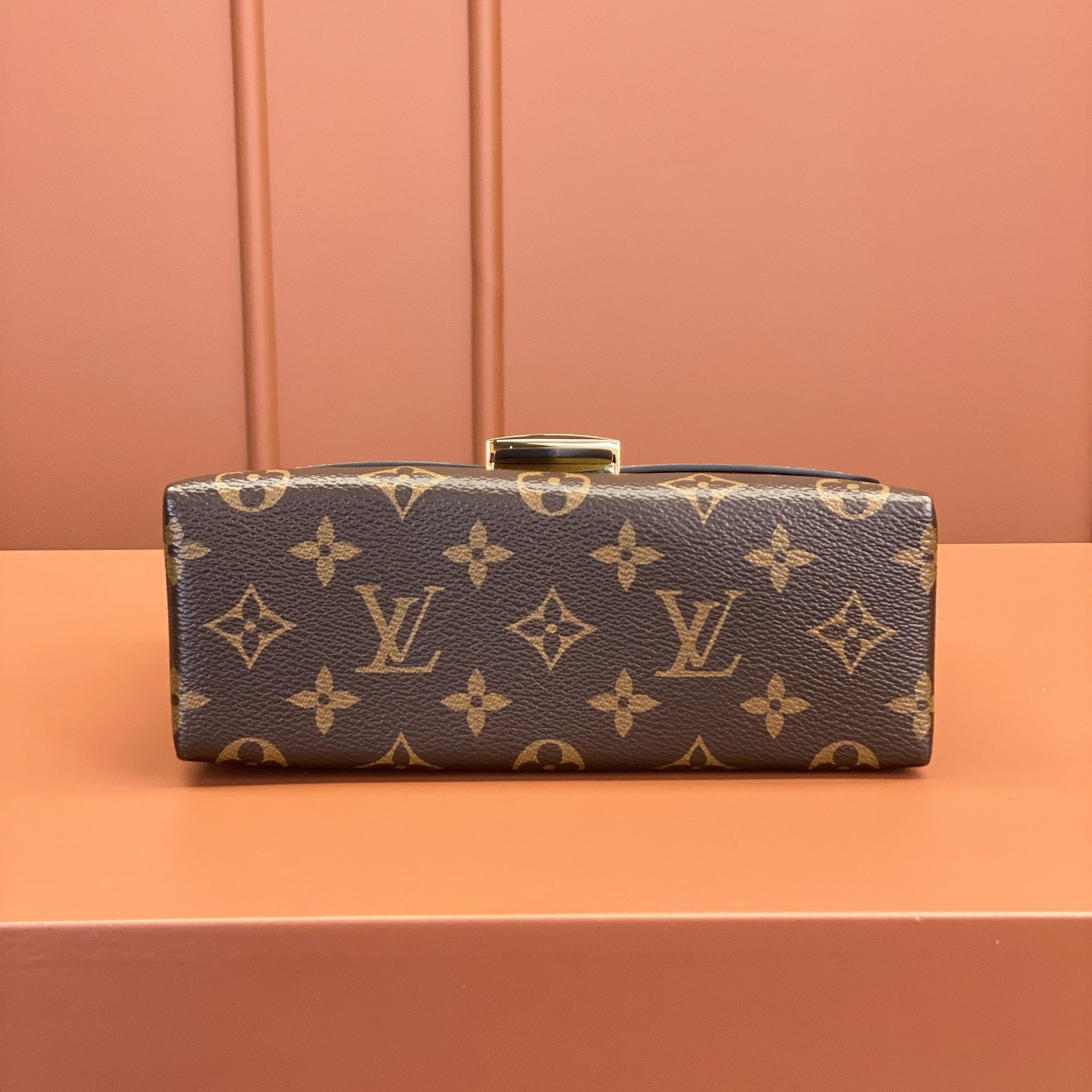 Louis Vuitton LockyBB M44654 