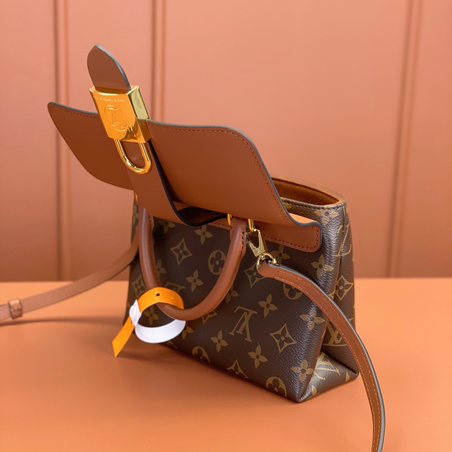 Louis Vuitton LockyBB M44654 