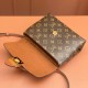 Louis Vuitton LockyBB M44654 