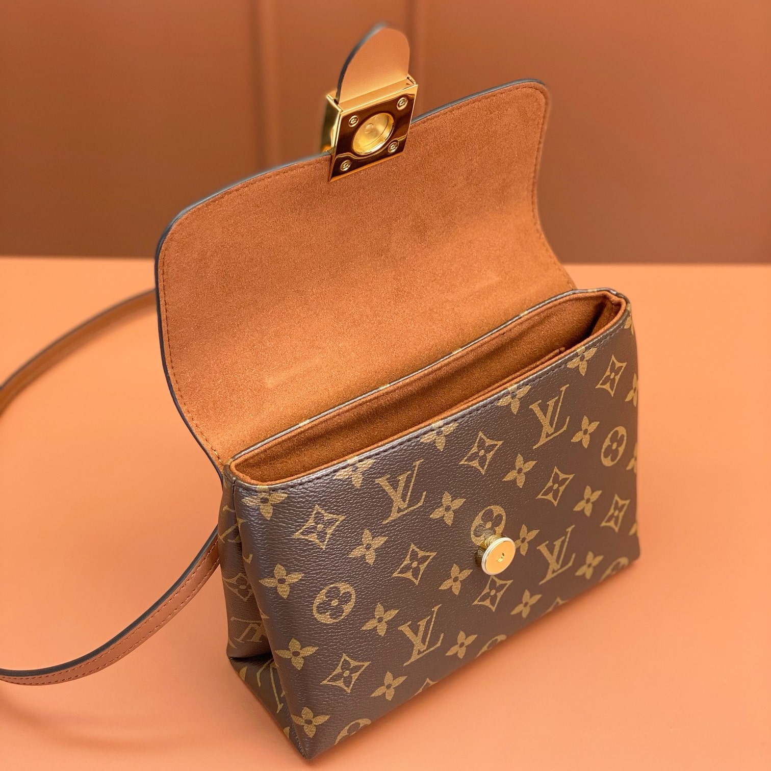 Louis Vuitton LockyBB M44654 