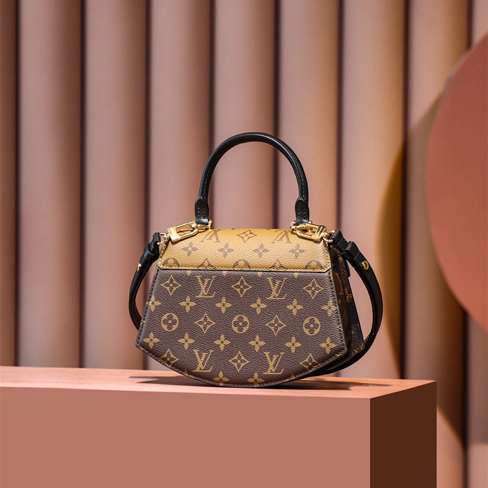 Louis Vuitton Tilsitt M46548