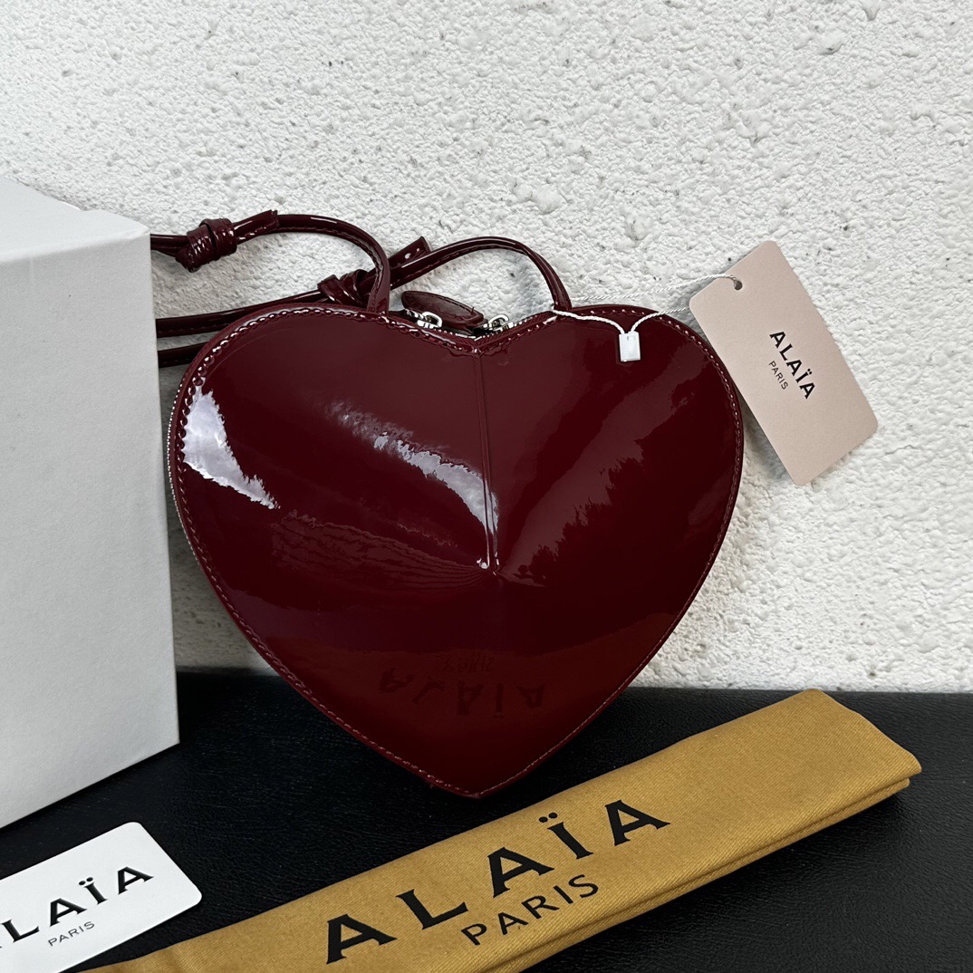 Alaia LE CŒUR BAG IN PATENT LEATHER