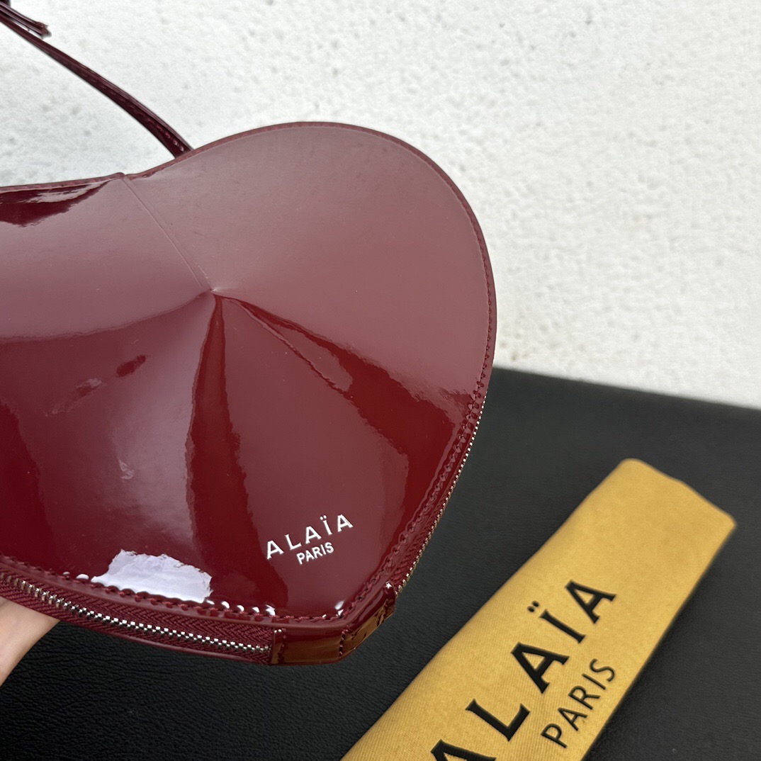 Alaia LE CŒUR BAG IN PATENT LEATHER