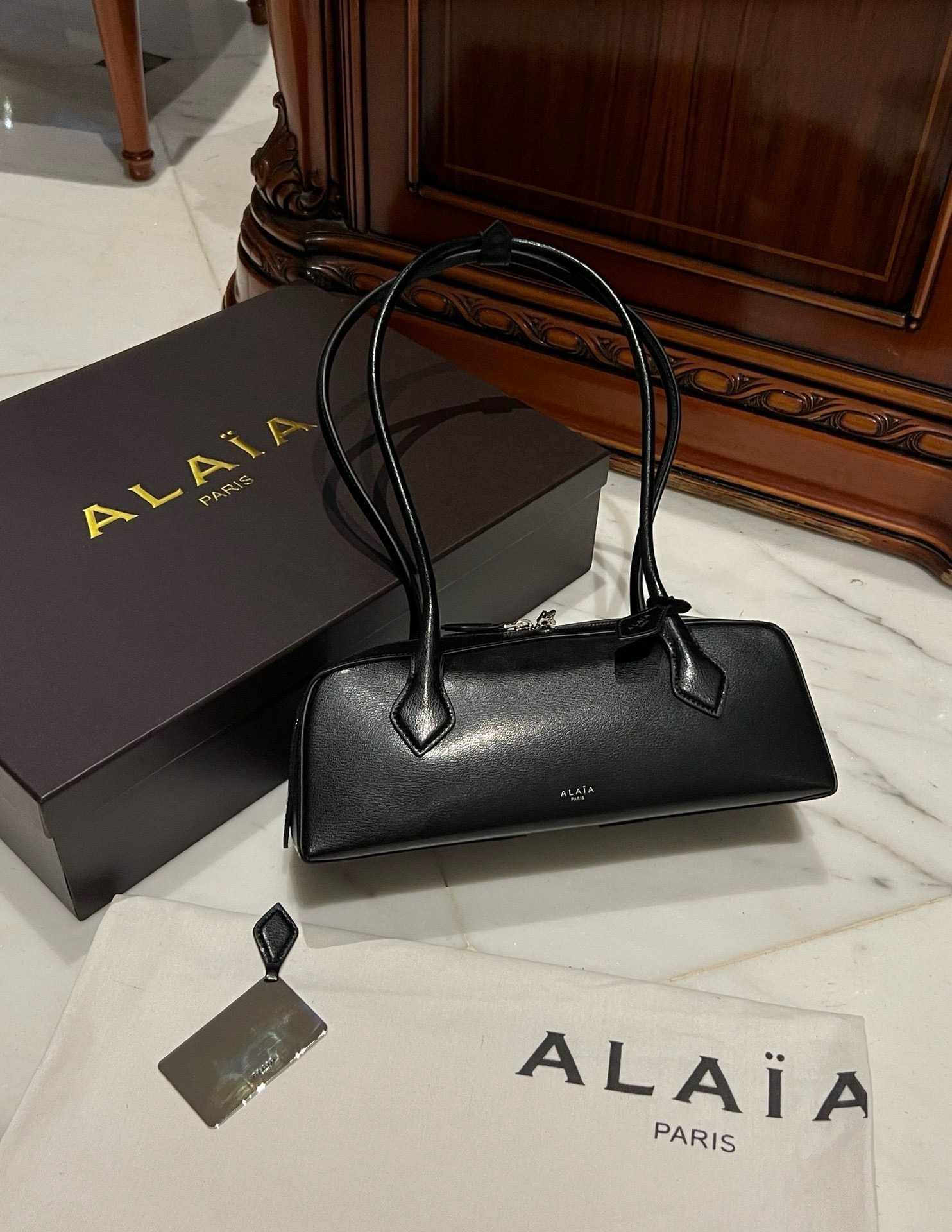 Alaia Le Teckel Medium Bag